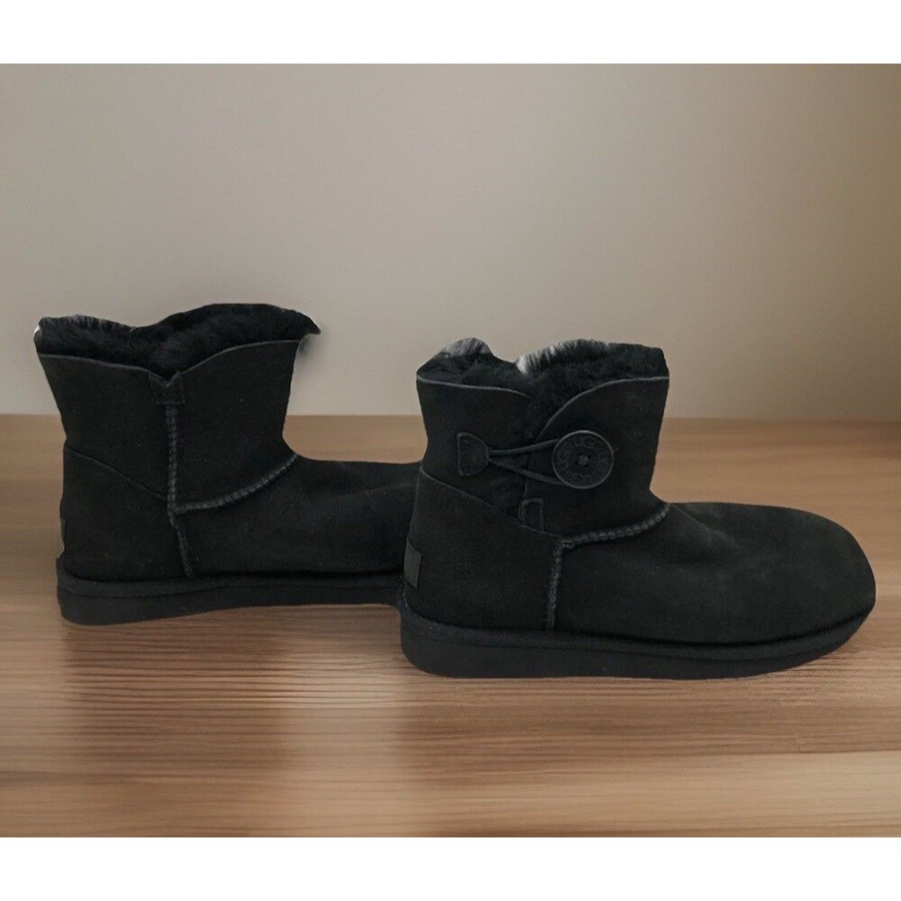 UGG Mini Bailey Button II Black Sheepskin Boots Womens Size 8 NWOB